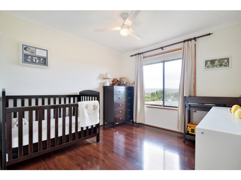 35 Barton Drive, Trott Park SA 5158