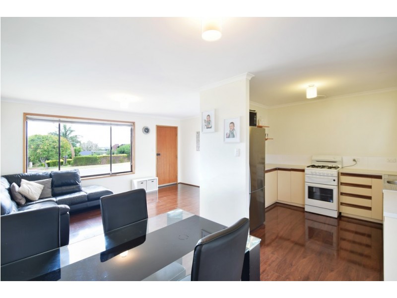 35 Barton Drive, Trott Park SA 5158