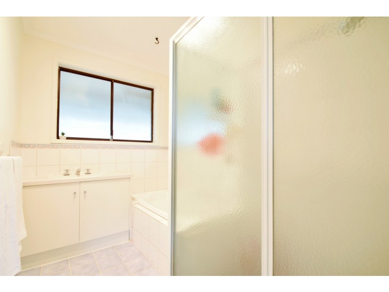 35 Barton Drive, Trott Park SA 5158