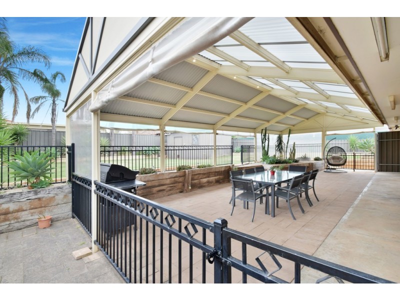 35 Barton Drive, Trott Park SA 5158