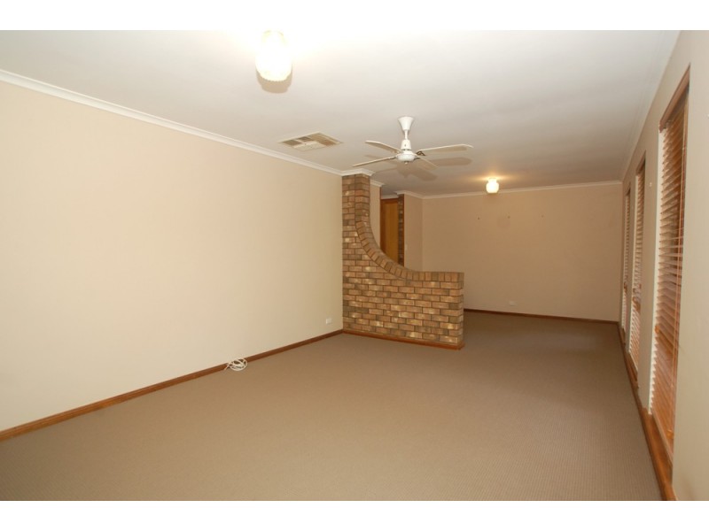 42 Alison Drive, Happy Valley SA 5159