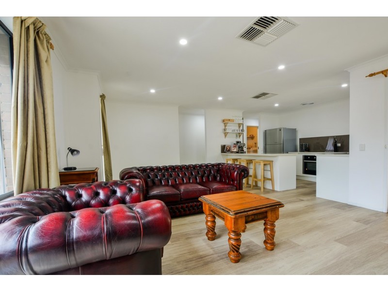 16 Hele Crescent, Trott Park SA 5158