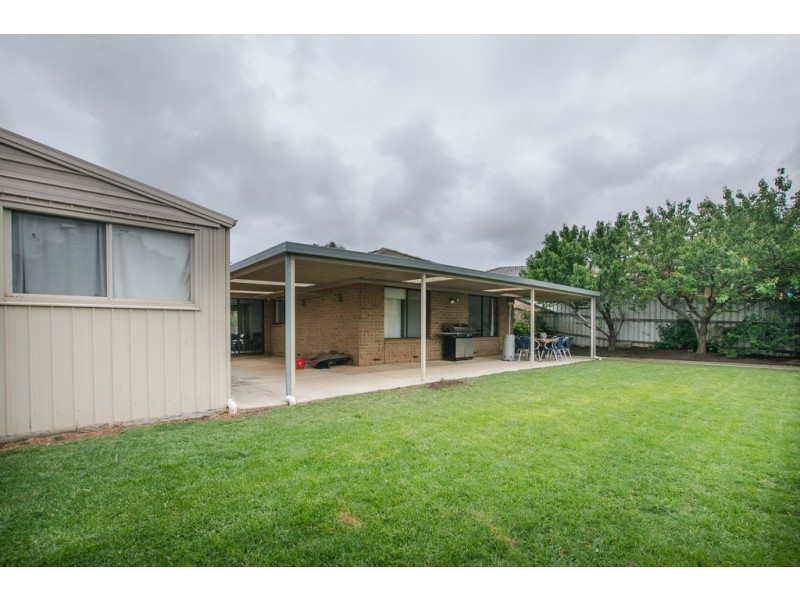 16 Hele Crescent, Trott Park SA 5158