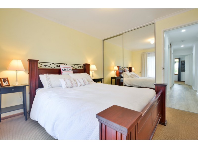 16 Hele Crescent, Trott Park SA 5158