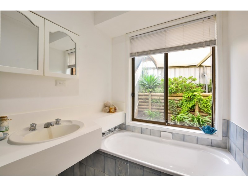 16 Hele Crescent, Trott Park SA 5158