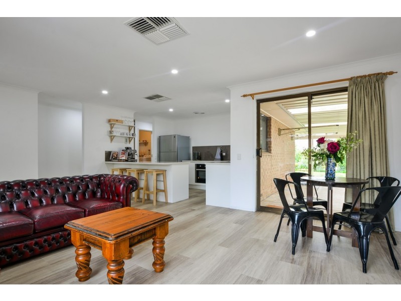 16 Hele Crescent, Trott Park SA 5158