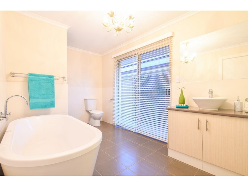 729 Grand Blvd, Seaford Meadows SA 5169