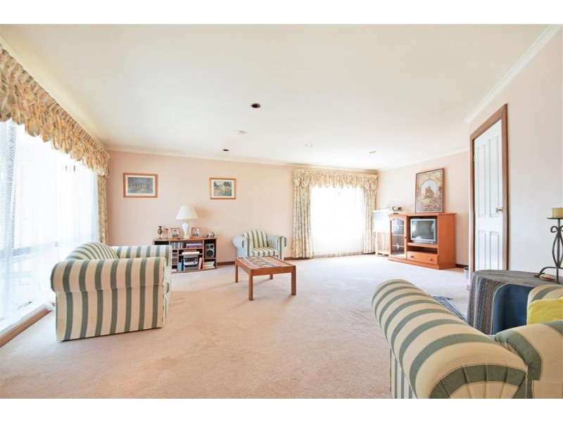 18 Rudge Close, Happy Valley SA 5159