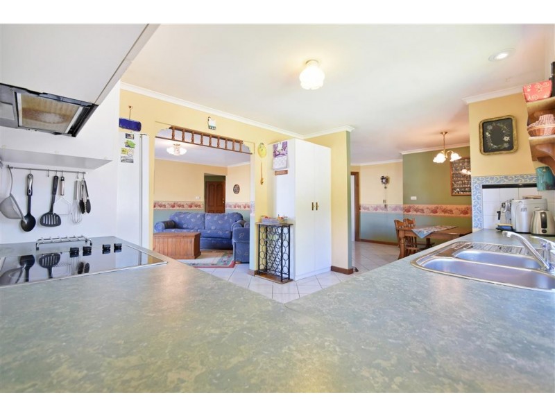 18 Rudge Close, Happy Valley SA 5159