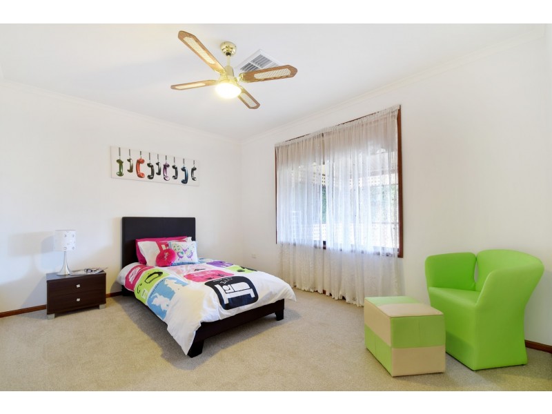 13 Wistow Crescent, Trott Park SA 5158