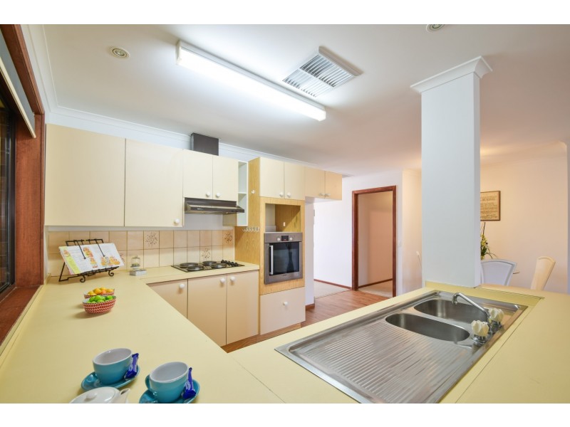 13 Wistow Crescent, Trott Park SA 5158