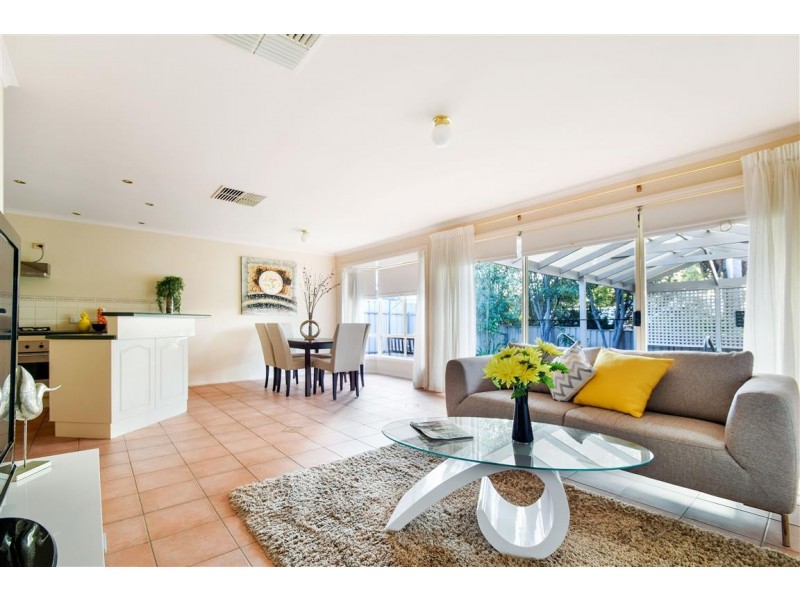 10 Dorrien Avenue, Woodcroft SA 5162