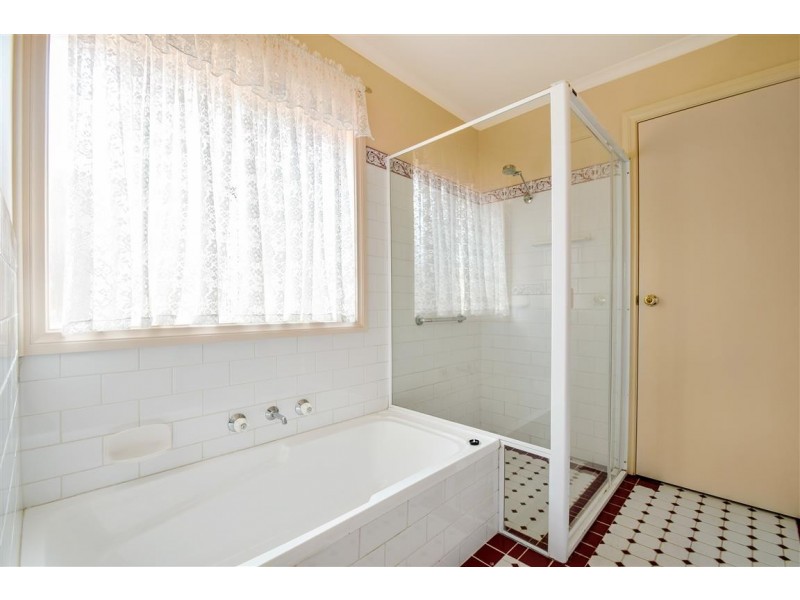 10 Dorrien Avenue, Woodcroft SA 5162