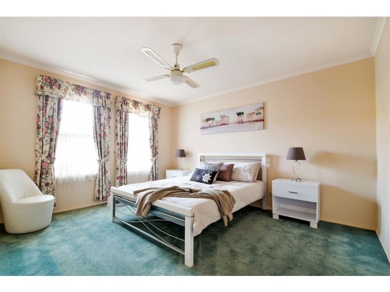 10 Dorrien Avenue, Woodcroft SA 5162