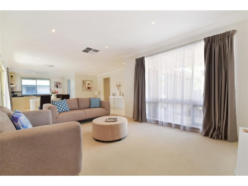 8 Liza Road, Happy Valley SA 5159
