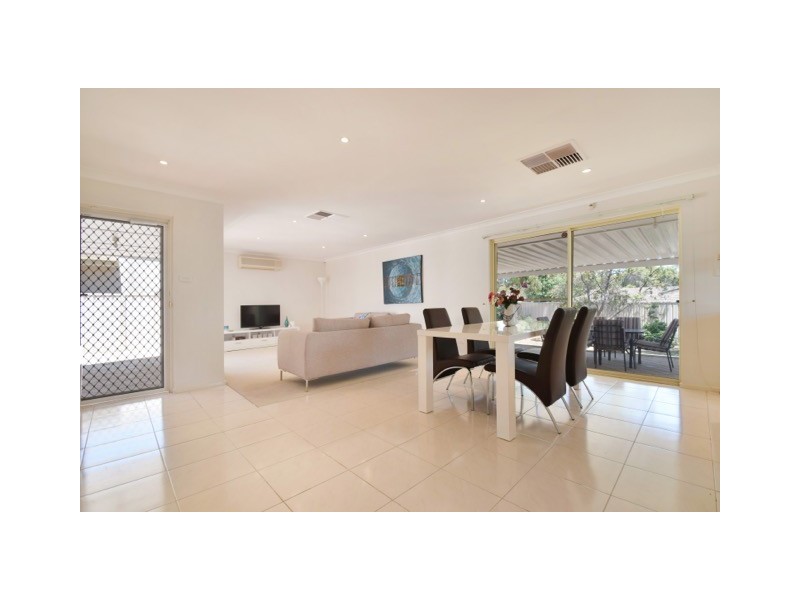 8 Liza Road, Happy Valley SA 5159