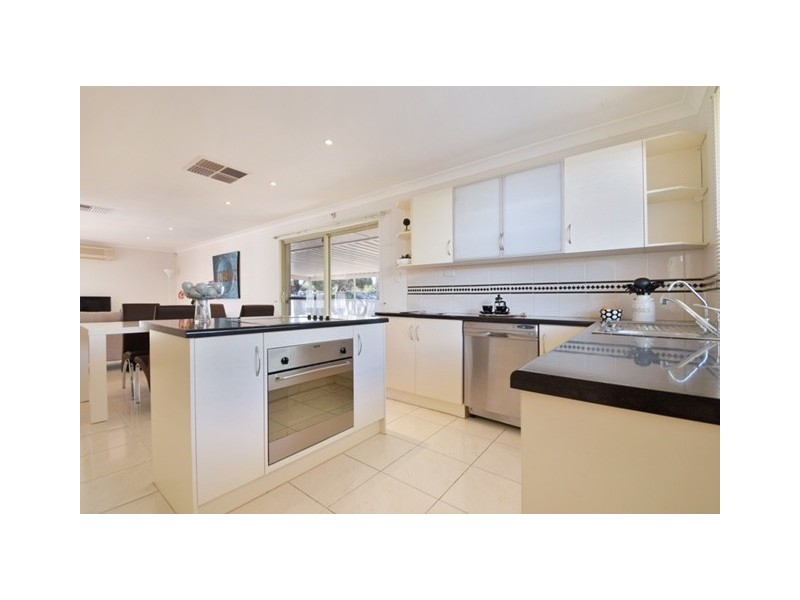 8 Liza Road, Happy Valley SA 5159