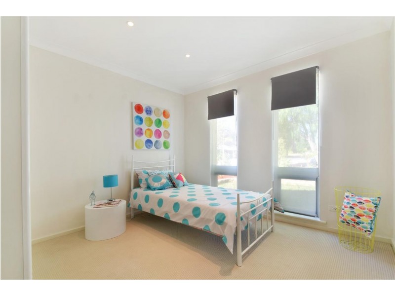 8 Liza Road, Happy Valley SA 5159