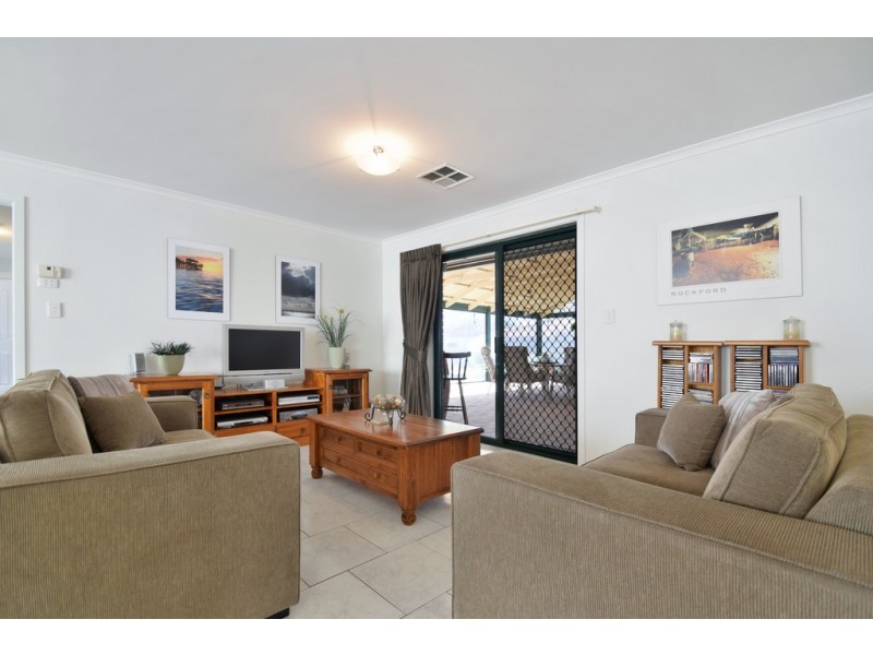 13 Paignton Close, Moana SA 5169