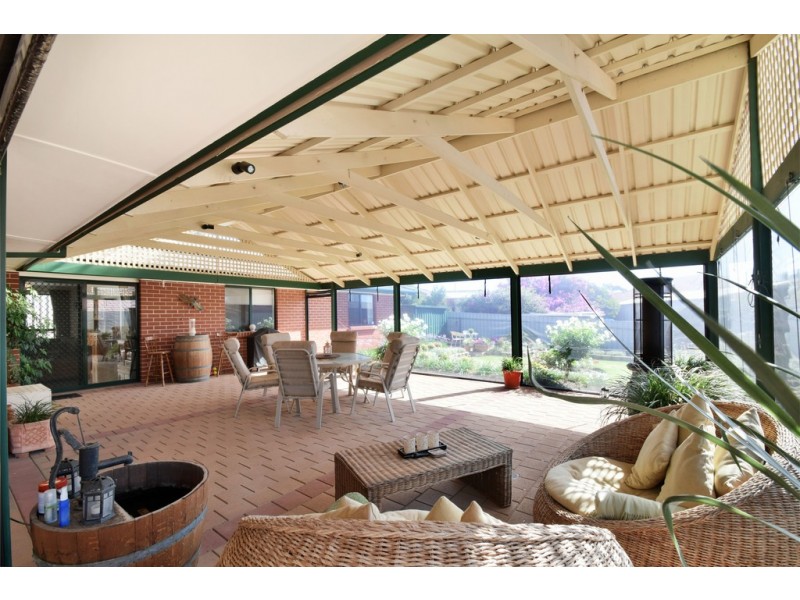 13 Paignton Close, Moana SA 5169