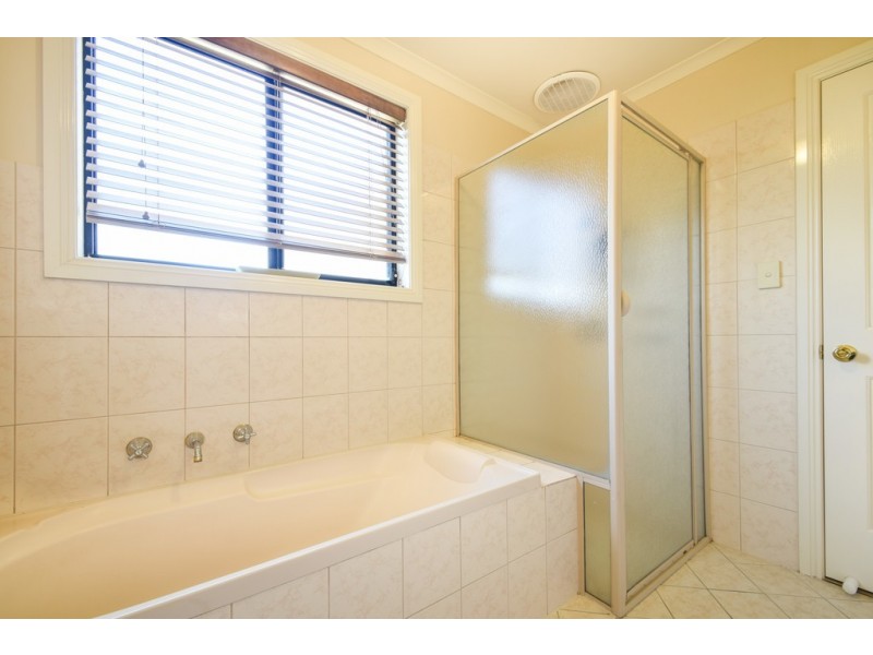 10 Merrivale Drive, Happy Valley SA 5159