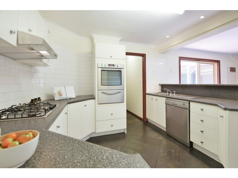 62 Jeanette Crescent, Aberfoyle Park SA 5159