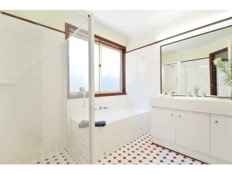 62 Jeanette Crescent, Aberfoyle Park SA 5159