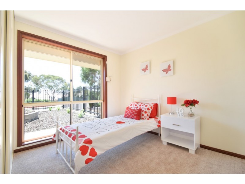 62 Jeanette Crescent, Aberfoyle Park SA 5159