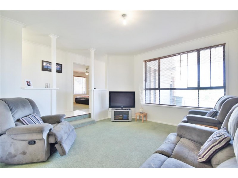 4 Jacqueline Avenue, Woodcroft SA 5162