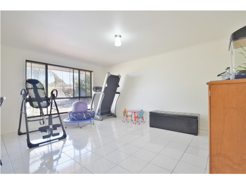 4 Jacqueline Avenue, Woodcroft SA 5162