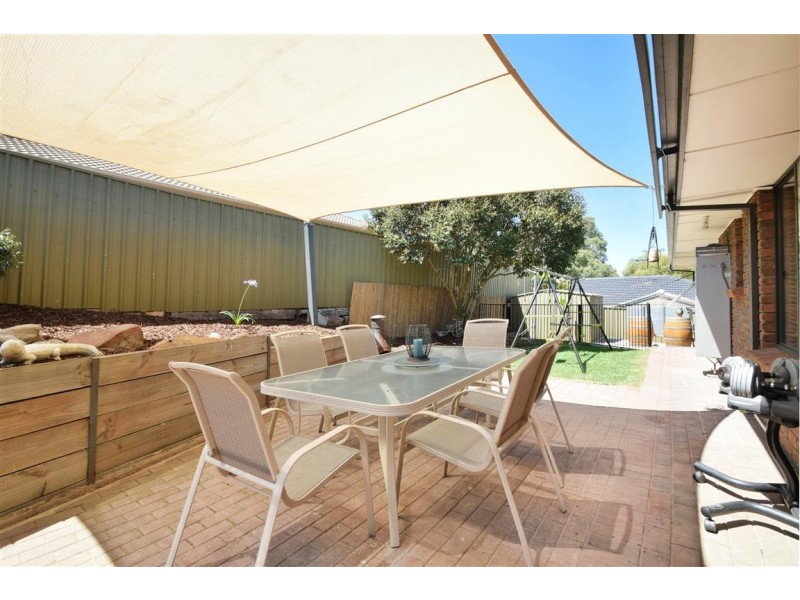 4 Jacqueline Avenue, Woodcroft SA 5162