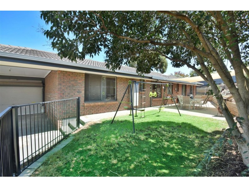 4 Jacqueline Avenue, Woodcroft SA 5162