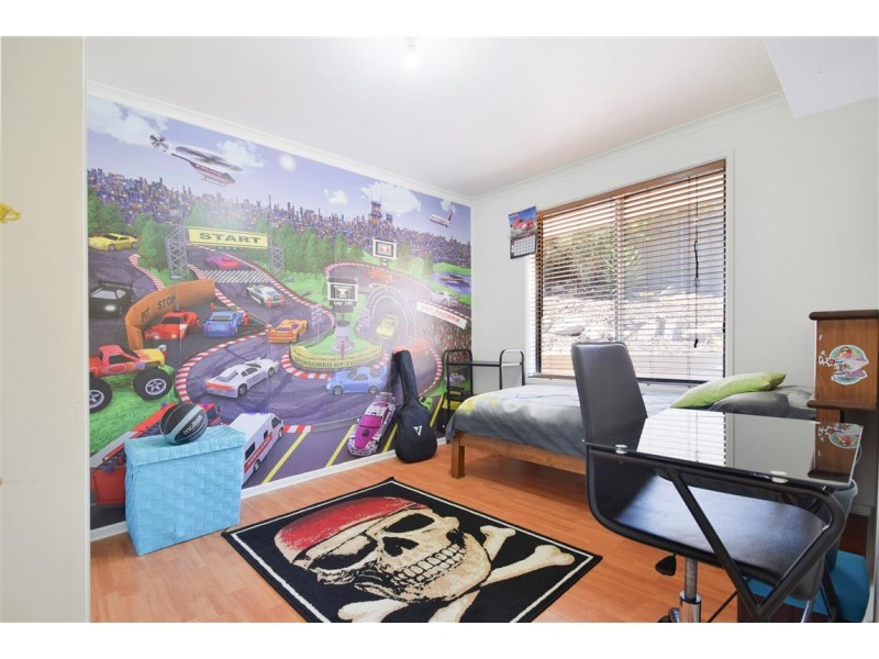 4 Jacqueline Avenue, Woodcroft SA 5162