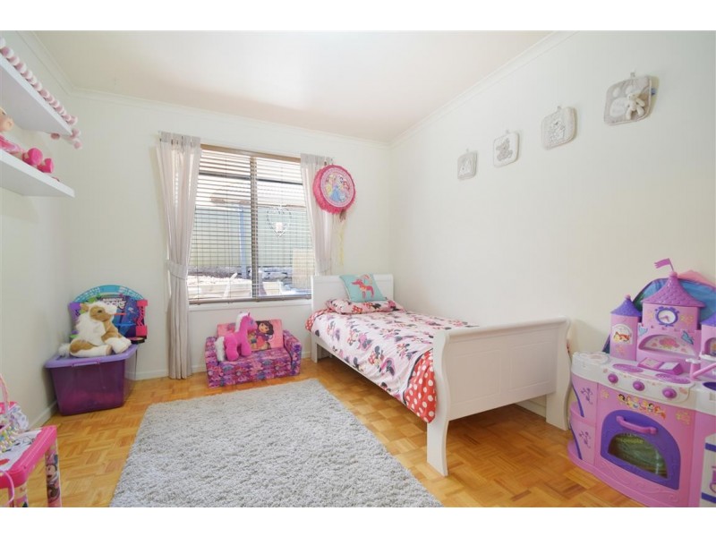 4 Jacqueline Avenue, Woodcroft SA 5162