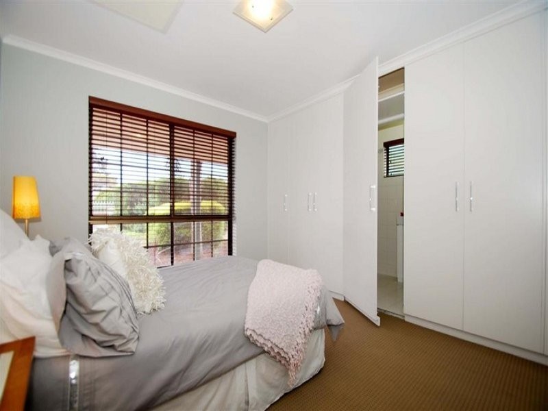 23 Rogana Crescent, Hallett Cove SA 5158