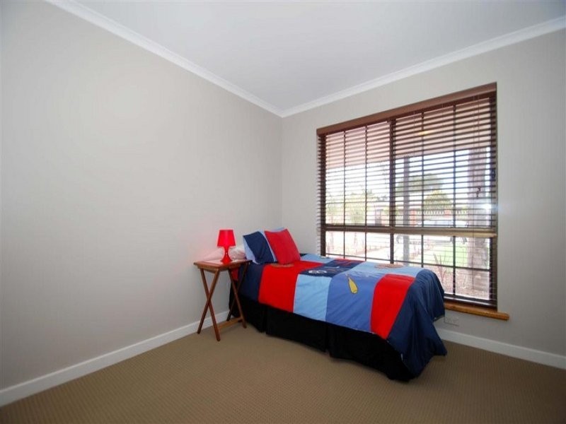 23 Rogana Crescent, Hallett Cove SA 5158