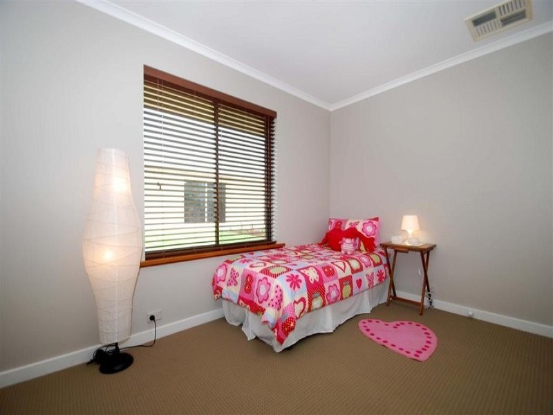 23 Rogana Crescent, Hallett Cove SA 5158