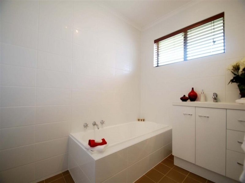 23 Rogana Crescent, Hallett Cove SA 5158