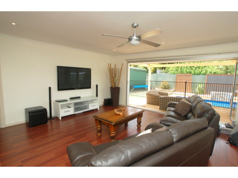 39 Ernest cres, Happy Valley SA 5159