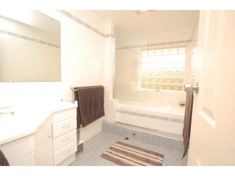 39 Ernest cres, Happy Valley SA 5159