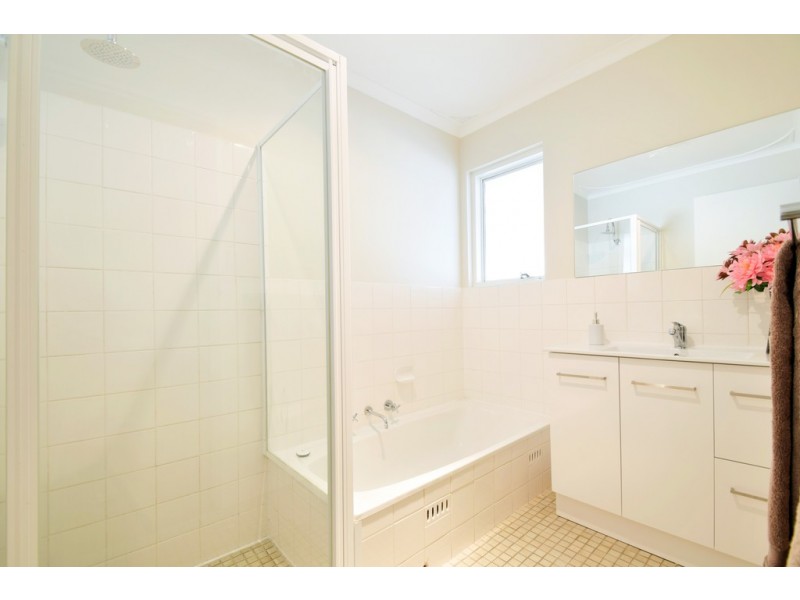 94 Carbenet Drive, Hackham SA 5163