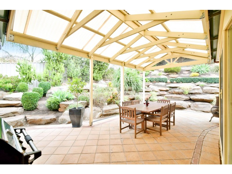 2 Peppermint Grove, Aberfoyle Park SA 5159