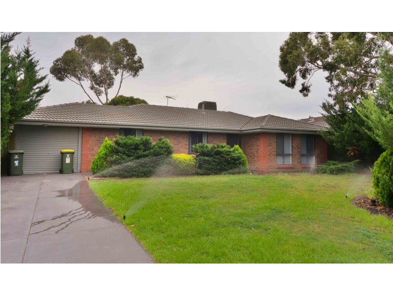 8 Banks Road, Woodcroft SA 5162