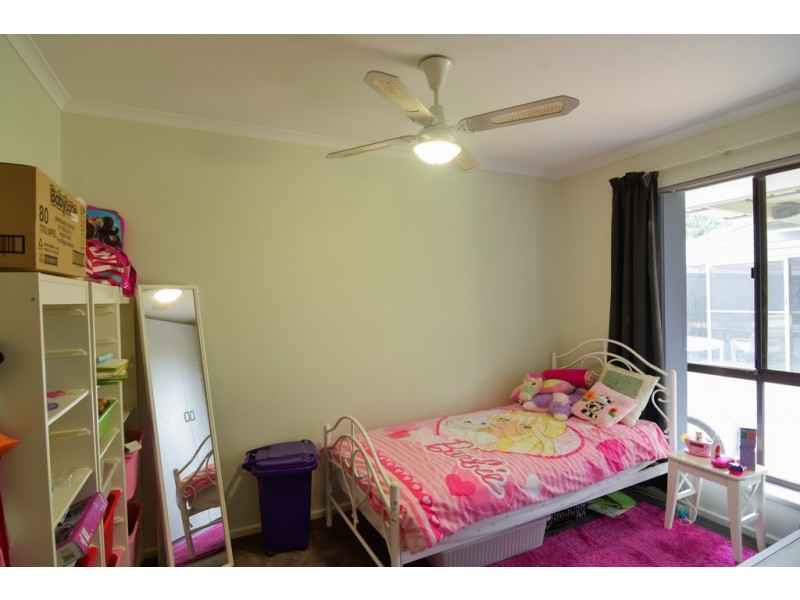 8 Banks Road, Woodcroft SA 5162