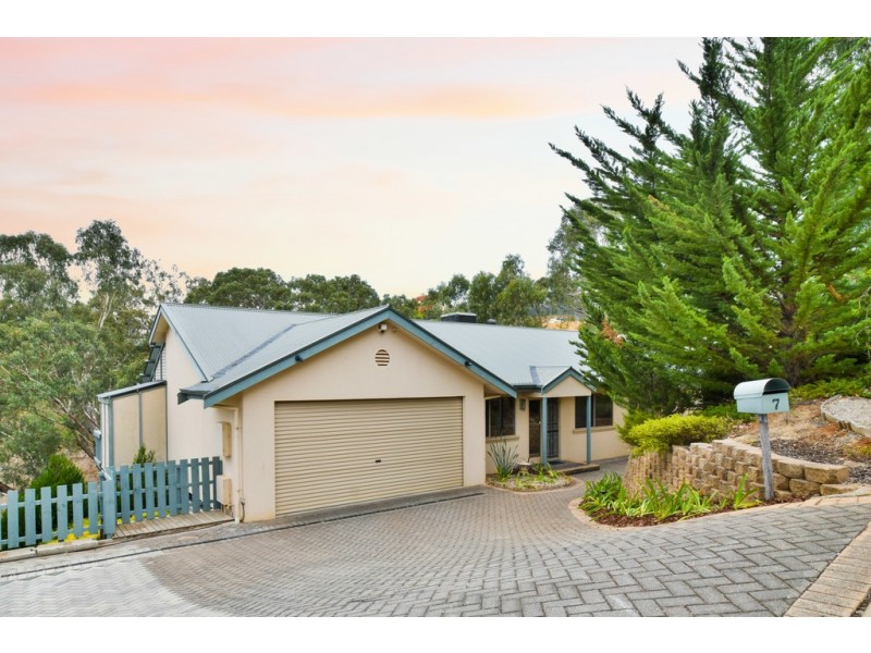 7 Molnar Drive, Aberfoyle Park SA 5159