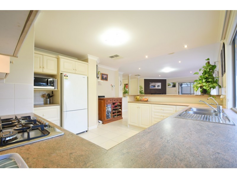 7 Molnar Drive, Aberfoyle Park SA 5159