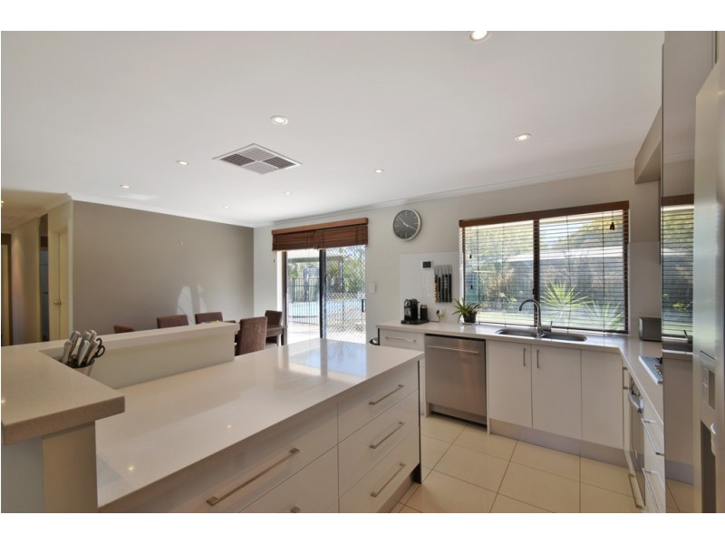 20 Warburton Drive, Woodcroft SA 5162