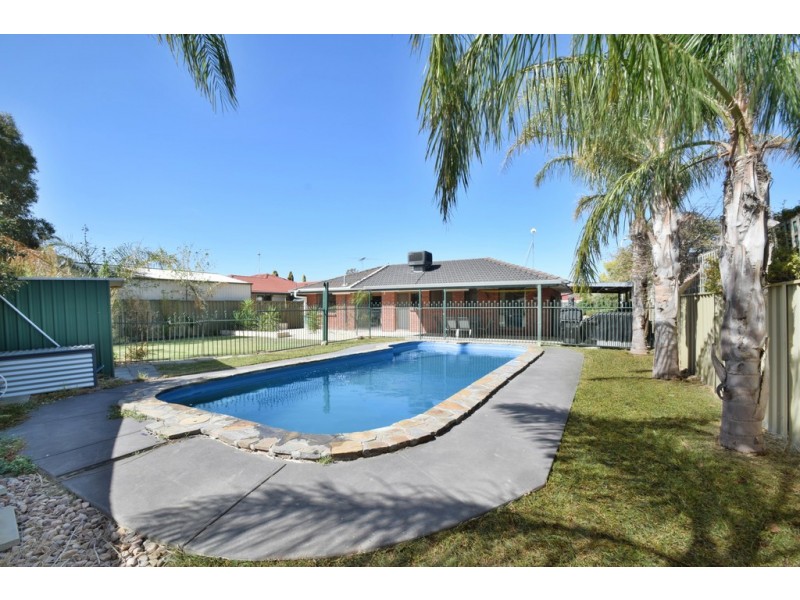 20 Warburton Drive, Woodcroft SA 5162