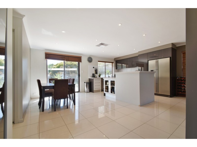 20 Warburton Drive, Woodcroft SA 5162