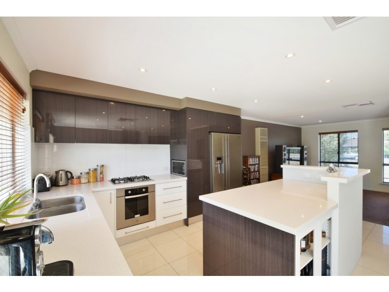 20 Warburton Drive, Woodcroft SA 5162